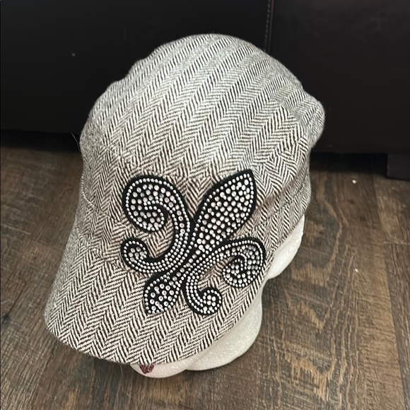 Black & White Houndstooth Newsboy With Rhinestone Blinged Fleur De Lis‎ Hat EUC - Picture 1 of 7